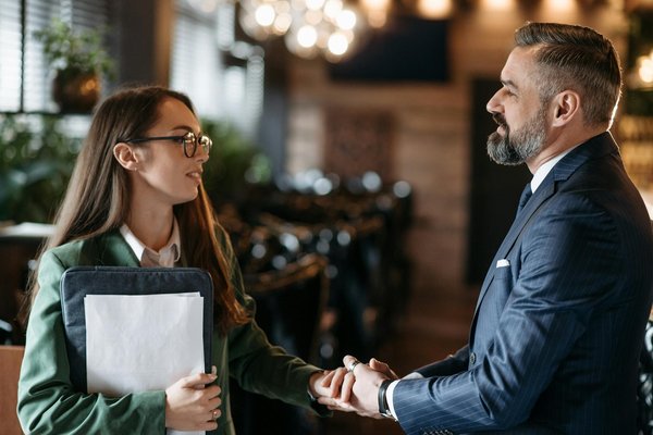 Énergie et développement durable : Les entreprises sont-elles des pionnières ou des retardataires ?
